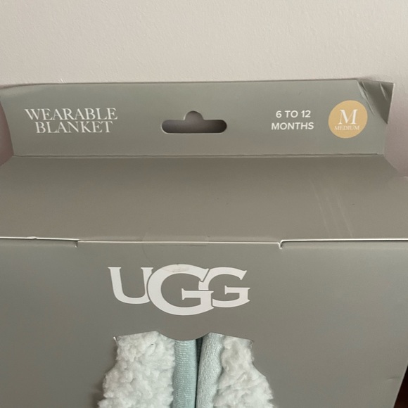 Brand new UGG Casey Wearable Blanket 6-12 Months Brand New In Box - Picture 2 of 6